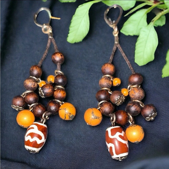 Vintage DZI Tribal Lotus Bead Wooden Wood Beaded Dangle Leverback Earrings - Picture 2 of 2